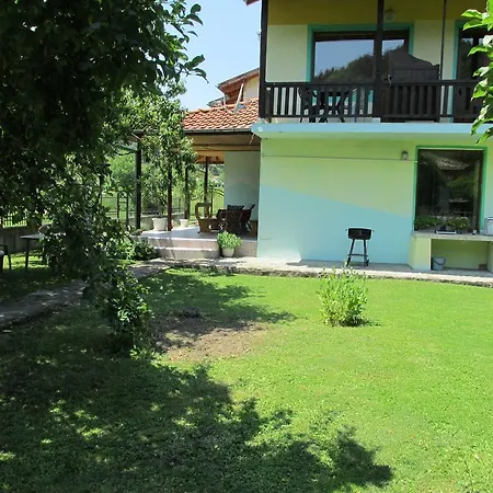 Pri Orehite 3*