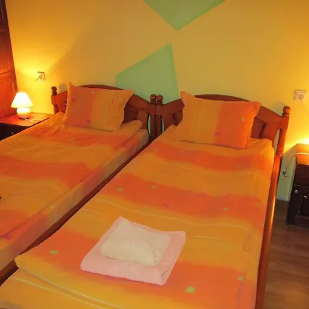 Pri Orehite 3*