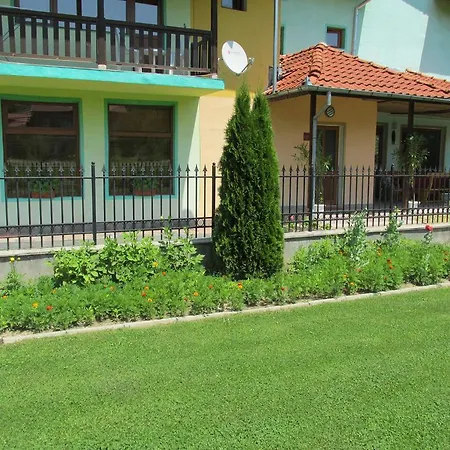 Pri Orehite Guest house